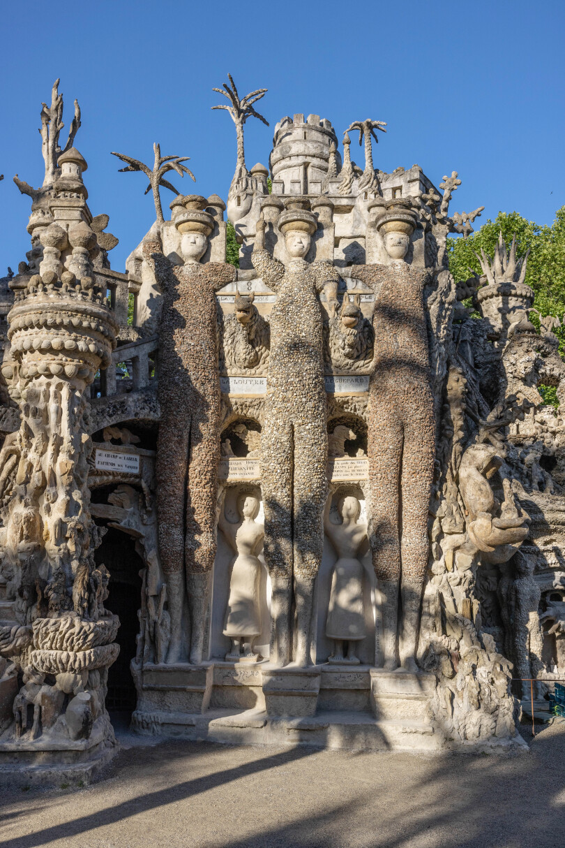 L'incroyable palais de Ferdinand Cheval se situe à Hauterives dans la Drôme.